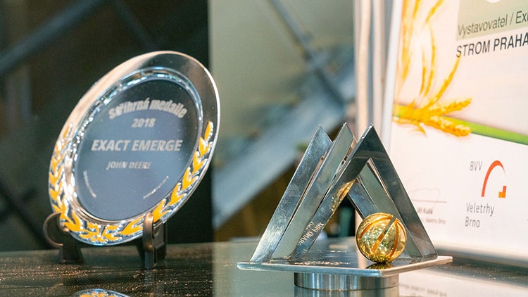 Gold- und Silbermedaille für die neueste Mähdrescher- und Sämaschinen-Technologie